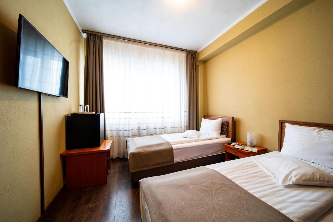 Areo Hotel & Restaurant Bradesti エクステリア 写真