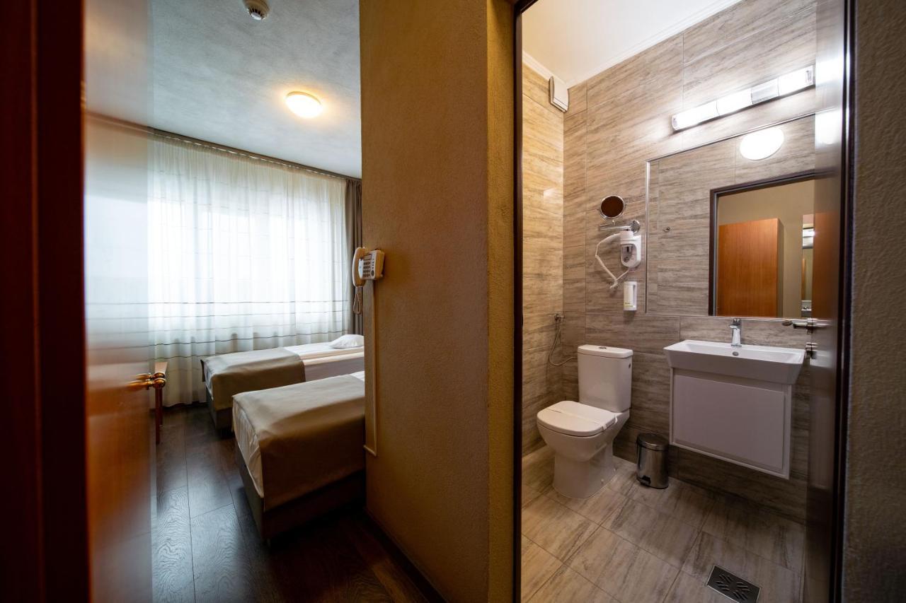 Areo Hotel & Restaurant Bradesti エクステリア 写真