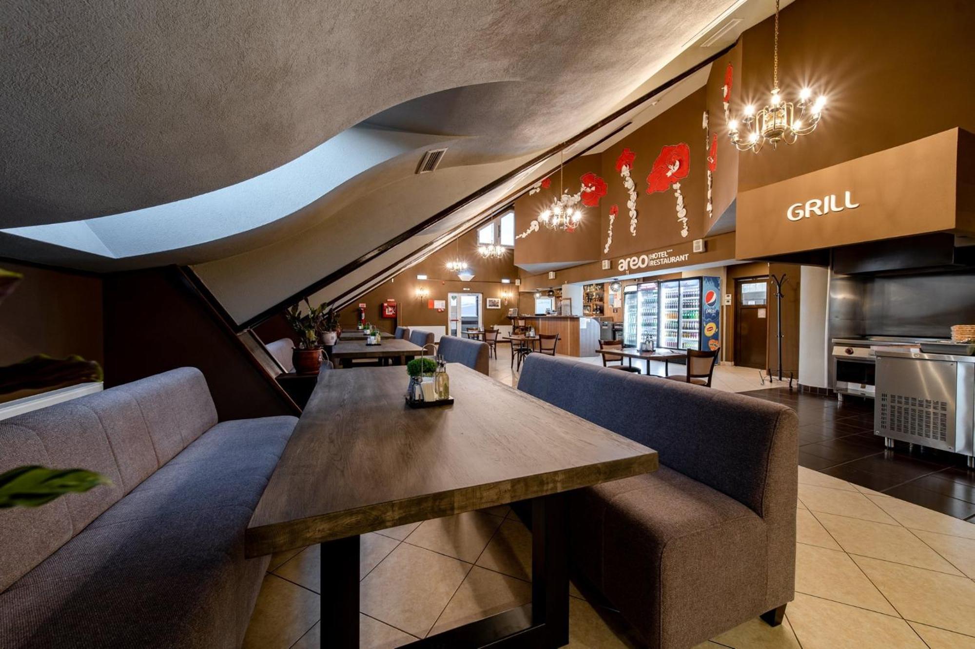 Areo Hotel & Restaurant Bradesti エクステリア 写真