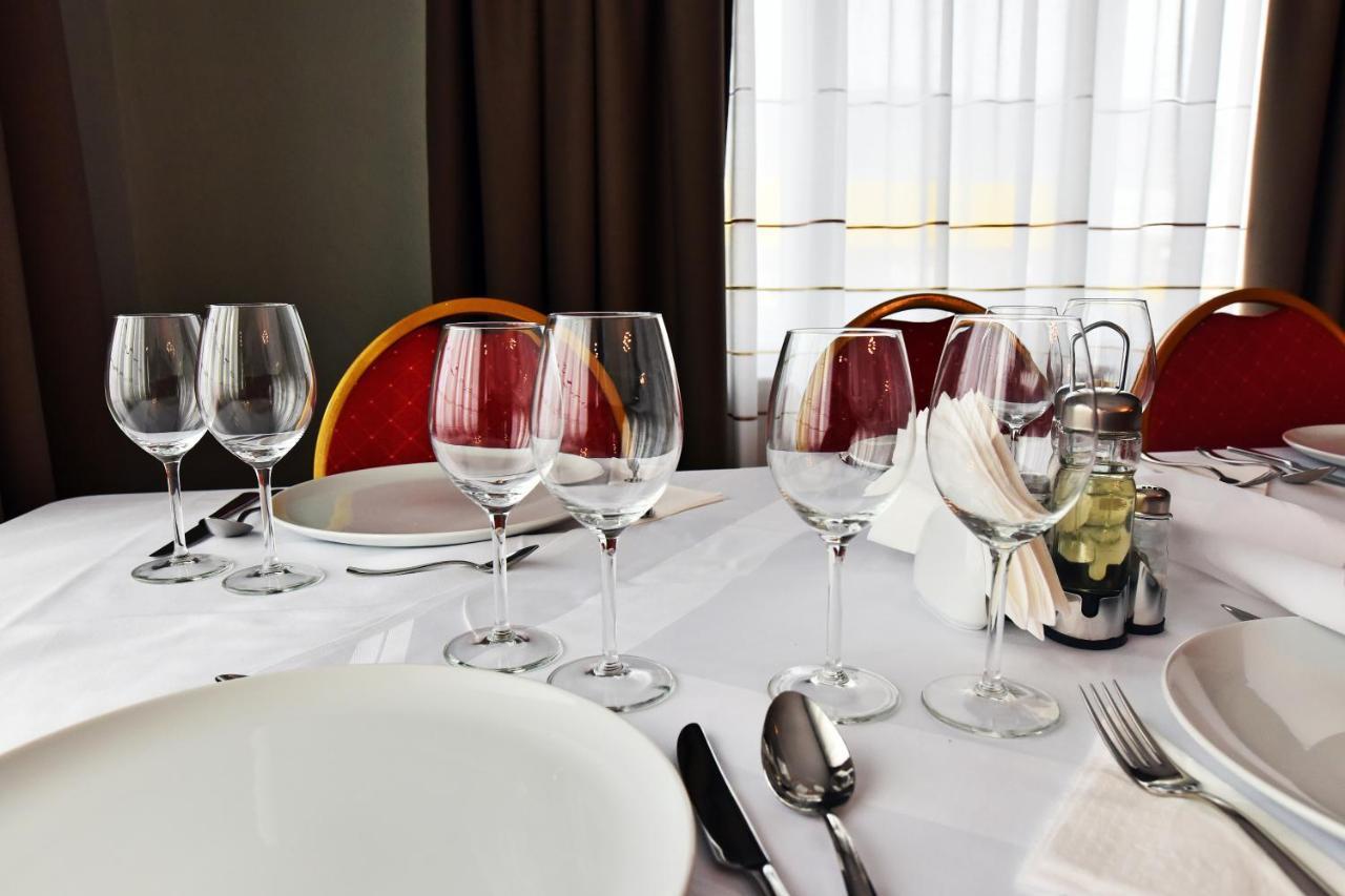 Areo Hotel & Restaurant Bradesti エクステリア 写真